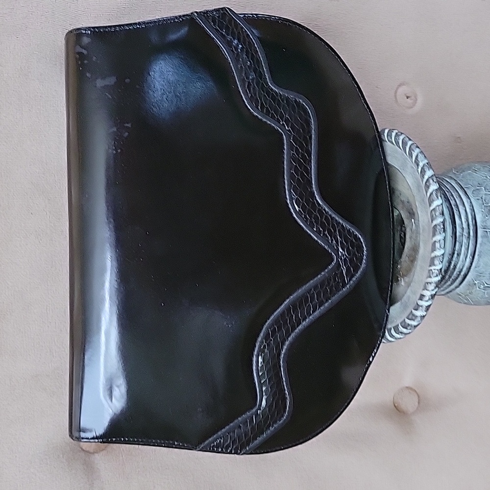 Vintage 80's patent leather handbag